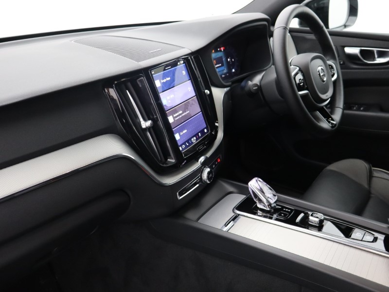 2025 (25) VOLVO XC60 2.0 B5P Plus Dark 5dr AWD Geartronic  *VAT QUALIFYING* 4708406