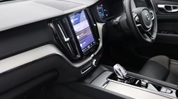 2025 (25) VOLVO XC60 2.0 B5P Plus Dark 5dr AWD Geartronic 4708406