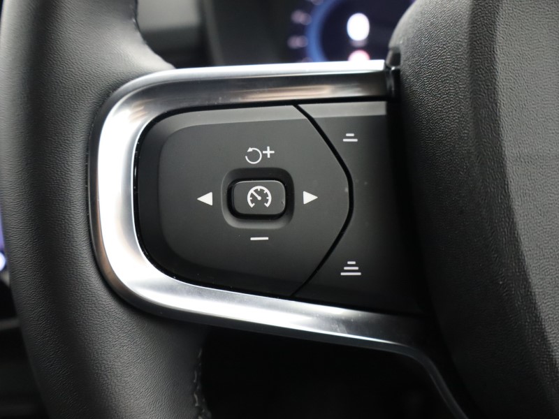 2025 (25) VOLVO XC40 2.0 B4P Plus Dark 5dr Auto*VAT QUALIFYING* 4702776