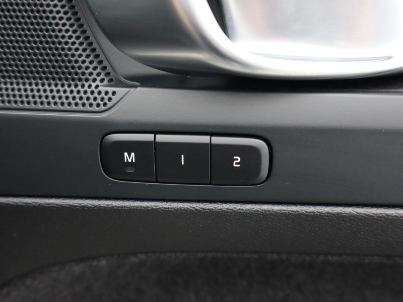 2025 (25) VOLVO XC40 2.0 B4P Plus Dark 5dr Auto*VAT QUALIFYING* 4702761