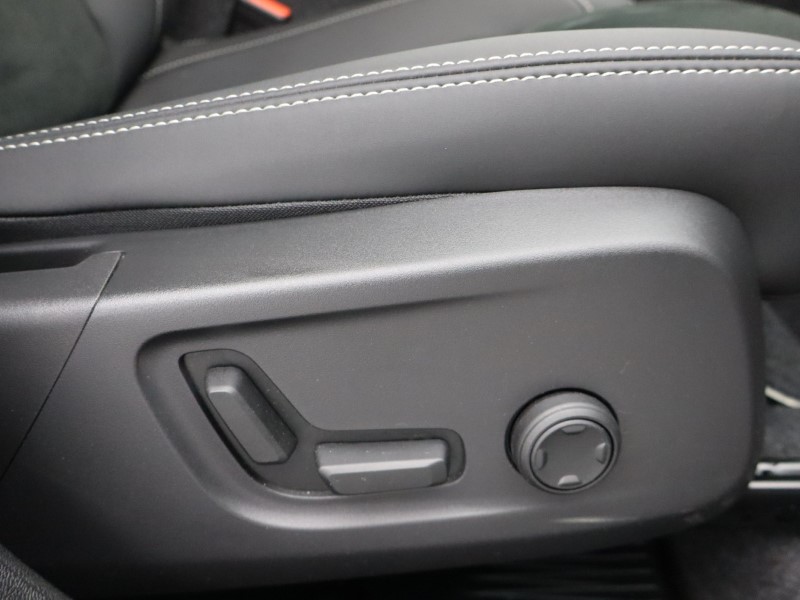 2025 (25) VOLVO XC40 2.0 B4P Plus Dark 5dr Auto*VAT QUALIFYING* 4702763