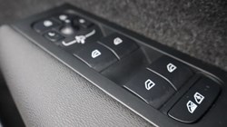 2025 (25) VOLVO XC40 2.0 B4P Plus Dark 5dr Auto*VAT QUALIFYING* 4850051