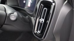 2025 (25) VOLVO XC40 2.0 B4P Plus Dark 5dr Auto 4702762