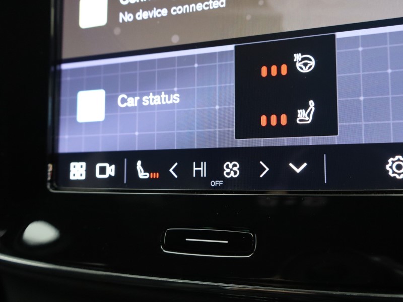 2025 (25) VOLVO XC40 2.0 B4P Plus Dark 5dr Auto*VAT QUALIFYING* 4702783