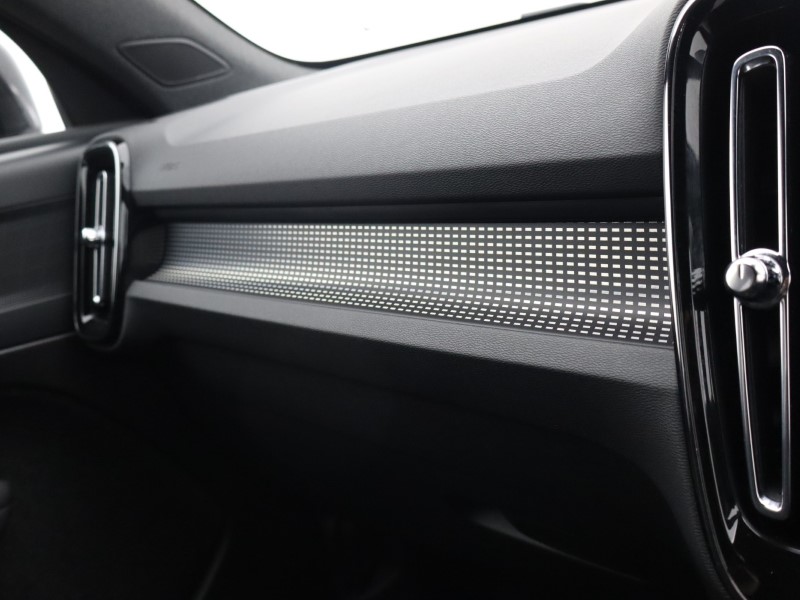 2025 (25) VOLVO XC40 2.0 B4P Plus Dark 5dr Auto*VAT QUALIFYING* 4702787