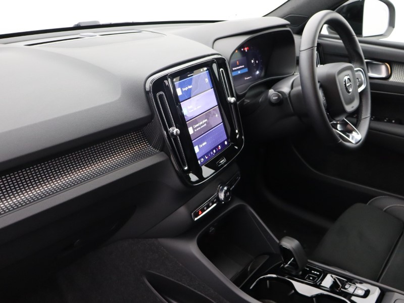 2025 (25) VOLVO XC40 2.0 B4P Plus Dark 5dr Auto*VAT QUALIFYING* 4702769