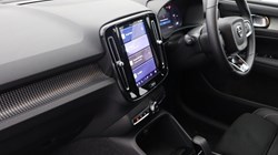 2025 (25) VOLVO XC40 2.0 B4P Plus Dark 5dr Auto 4702769