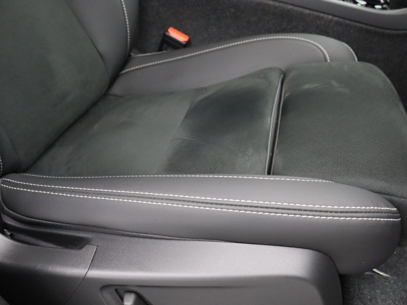 2025 (25) VOLVO XC40 2.0 B4P Plus Dark 5dr Auto*VAT QUALIFYING* 4702764