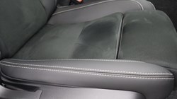 2025 (25) VOLVO XC40 2.0 B4P Plus Dark 5dr Auto 4702764