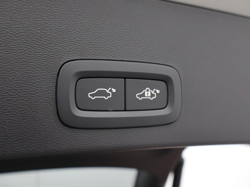 2025 (25) VOLVO XC40 2.0 B4P Plus Dark 5dr Auto*VAT QUALIFYING* 4702797