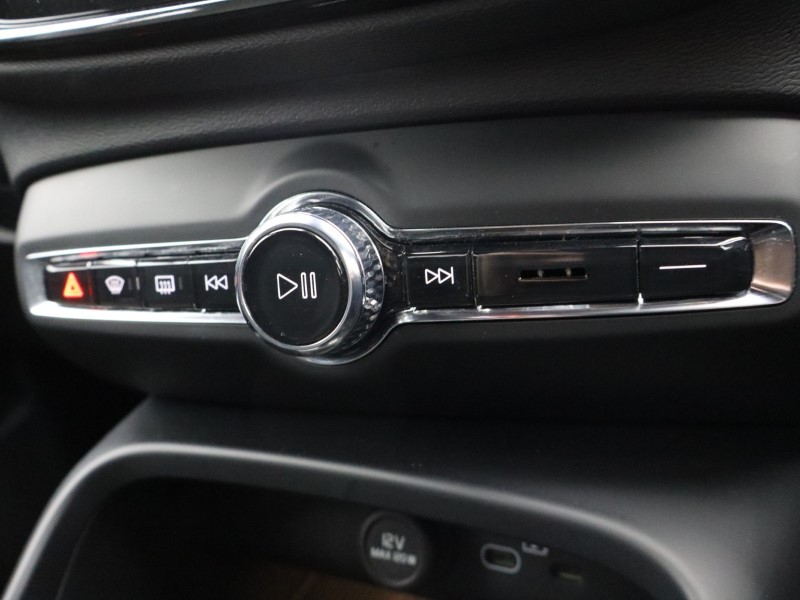 2025 (25) VOLVO XC40 2.0 B4P Plus Dark 5dr Auto*VAT QUALIFYING* 4702784