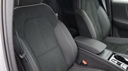 2025 (25) VOLVO XC40 2.0 B4P Plus Dark 5dr Auto 4702765