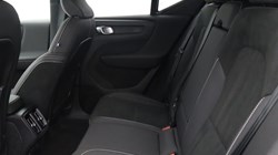 2025 (25) VOLVO XC40 2.0 B4P Plus Dark 5dr Auto 4702755