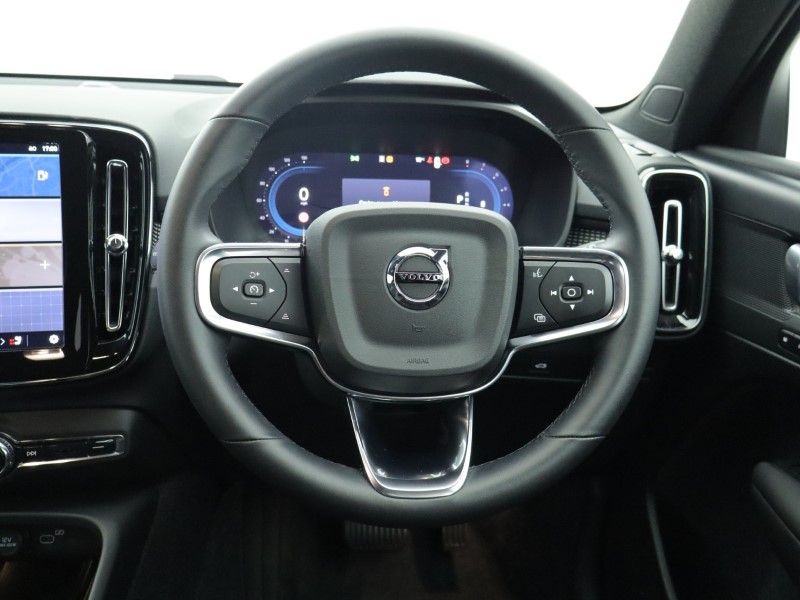 2025 (25) VOLVO XC40 2.0 B4P Plus Dark 5dr Auto*VAT QUALIFYING* 4702775