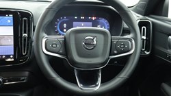 2025 (25) VOLVO XC40 2.0 B4P Plus Dark 5dr Auto 4702775