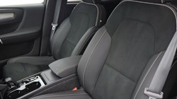 2025 (25) VOLVO XC40 2.0 B4P Plus Dark 5dr Auto 4702767
