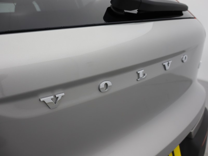 2025 (25) VOLVO XC40 2.0 B4P Plus Dark 5dr Auto*VAT QUALIFYING* 4702794