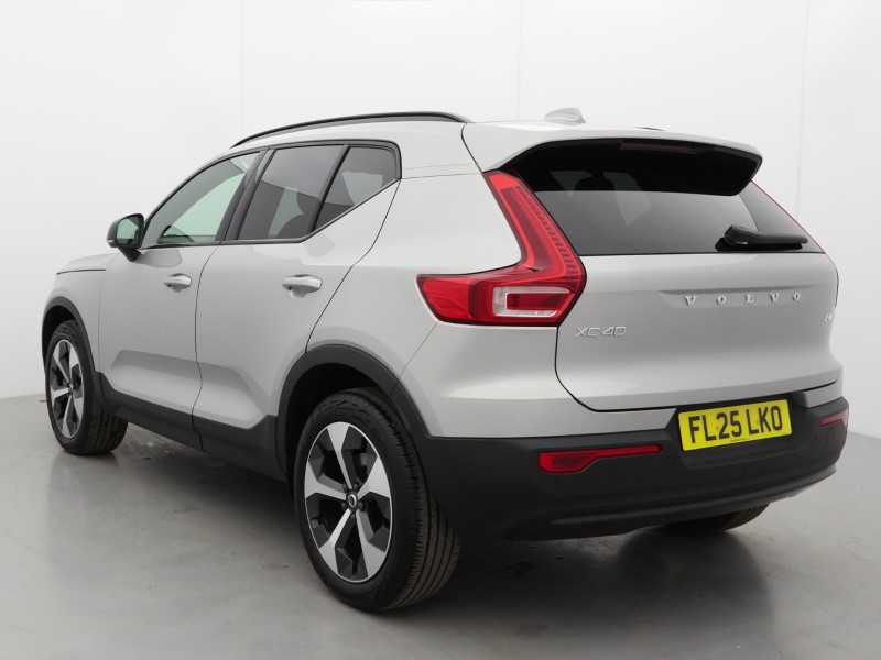 2025 (25) VOLVO XC40 2.0 B4P Plus Dark 5dr Auto*VAT QUALIFYING* 4702752