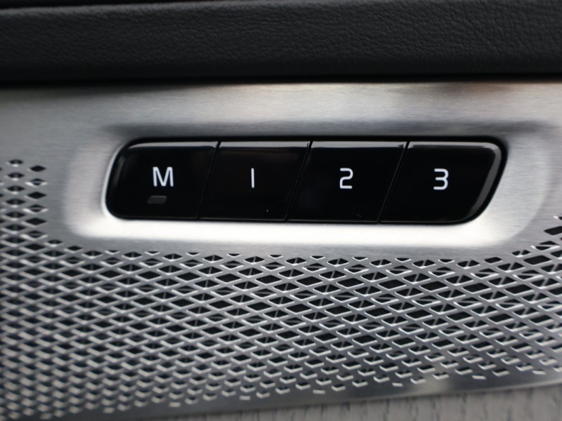 2025 (25) VOLVO XC90 2.0 T8 PHEV Ultra Dark 5dr AWD Geartronic *VAT QUALIFYING* 4701861