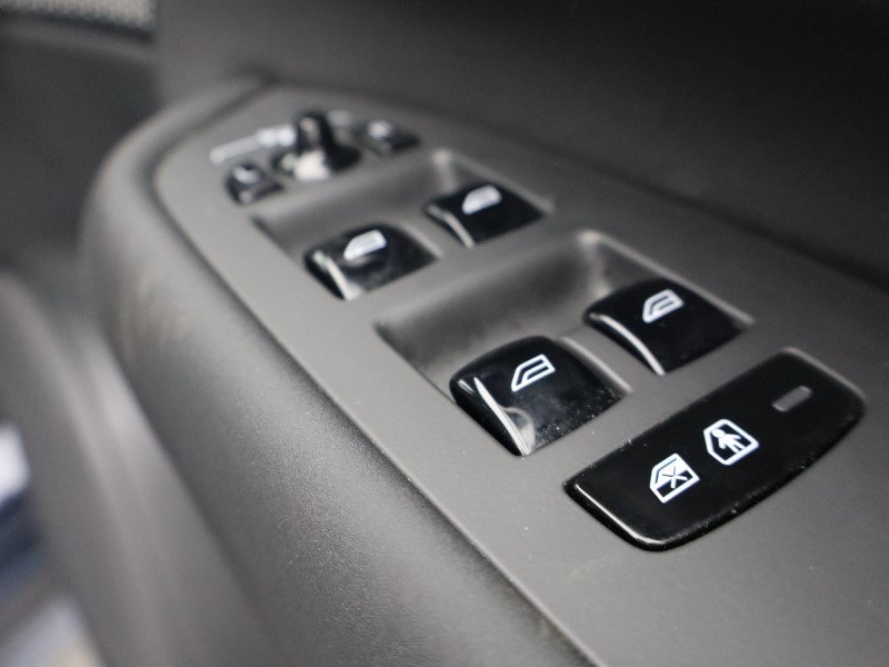 2025 (25) VOLVO XC90 2.0 T8 PHEV Ultra Dark 5dr AWD Geartronic *VAT QUALIFYING* 4701859