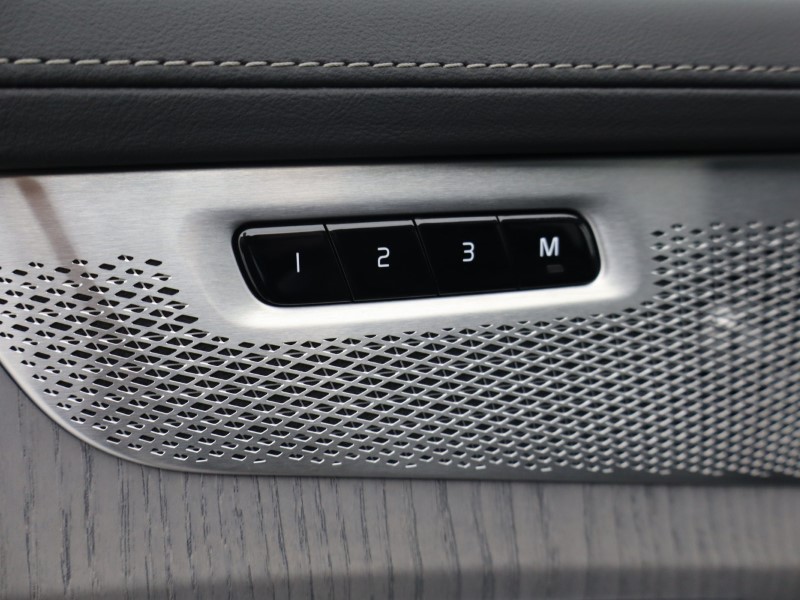 2025 (25) VOLVO XC90 2.0 T8 PHEV Ultra Dark 5dr AWD Geartronic *VAT QUALIFYING* 4701870