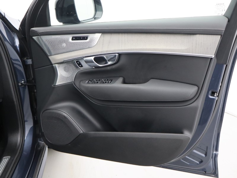 2025 (25) VOLVO XC90 2.0 T8 PHEV Ultra Dark 5dr AWD Geartronic *VAT QUALIFYING* 4701857