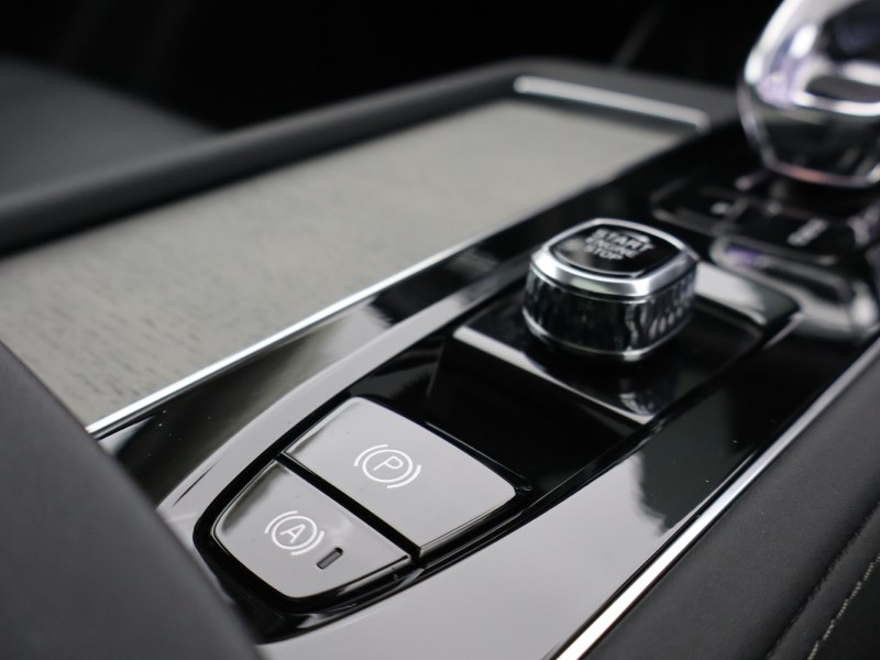 2025 (25) VOLVO XC90 2.0 T8 PHEV Ultra Dark 5dr AWD Geartronic *VAT QUALIFYING* 4701892