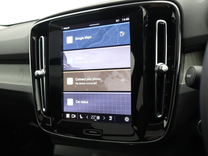 2025 (74) VOLVO XC40 2.0 B3P Ultra Dark 5dr Auto 4702501