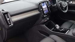 2025 (74) VOLVO XC40 2.0 B3P Ultra Dark 5dr Auto 4702485