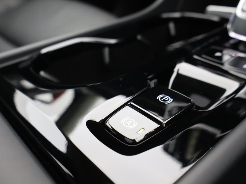 2025 (74) VOLVO XC40 2.0 B3P Ultra Dark 5dr Auto 4702508