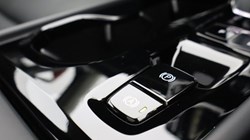 2025 (74) VOLVO XC40 2.0 B3P Ultra Dark 5dr Auto 4702508
