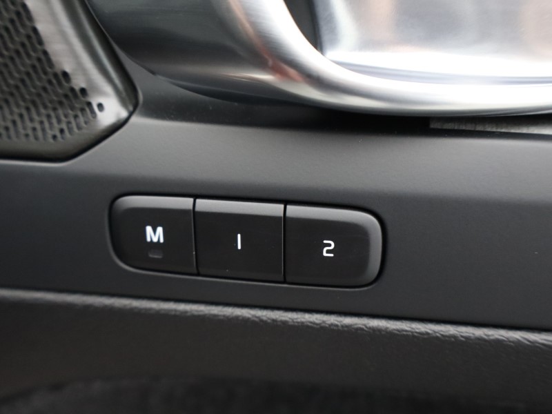 2025 (74) VOLVO XC40 2.0 B3P Ultra Dark 5dr Auto 4702479