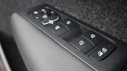 2025 (74) VOLVO XC40 2.0 B3P Ultra Dark 5dr Auto 4702477