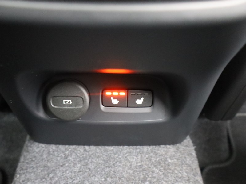 2025 (74) VOLVO XC40 2.0 B3P Ultra Dark 5dr Auto 4702492