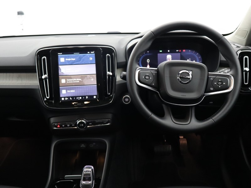 2025 (74) VOLVO XC40 2.0 B3P Ultra Dark 5dr Auto 4702493