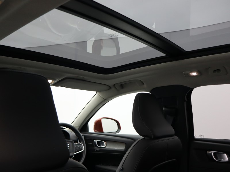 2025 (74) VOLVO XC40 2.0 B3P Ultra Dark 5dr Auto 4702497