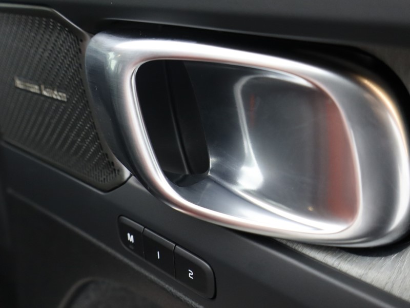 2025 (74) VOLVO XC40 2.0 B3P Ultra Dark 5dr Auto 4702478