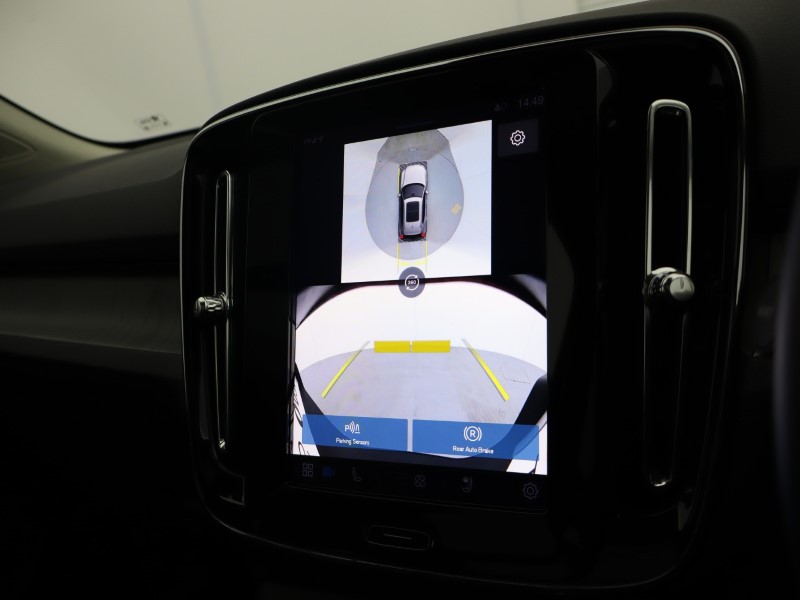 2025 (74) VOLVO XC40 2.0 B3P Ultra Dark 5dr Auto 4702503