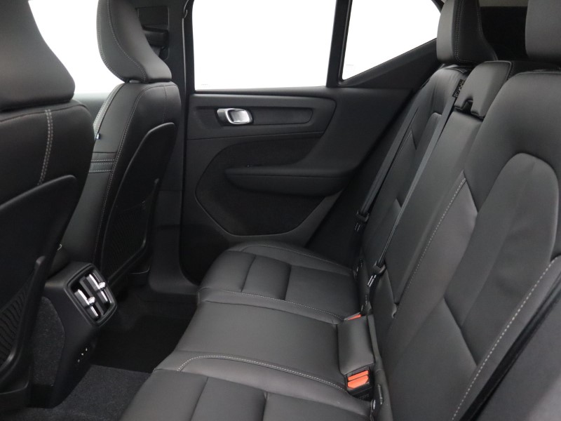 2025 (74) VOLVO XC40 2.0 B3P Ultra Dark 5dr Auto 4702495