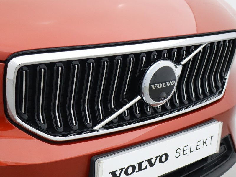 2025 (74) VOLVO XC40 2.0 B3P Ultra Dark 5dr Auto 4702512