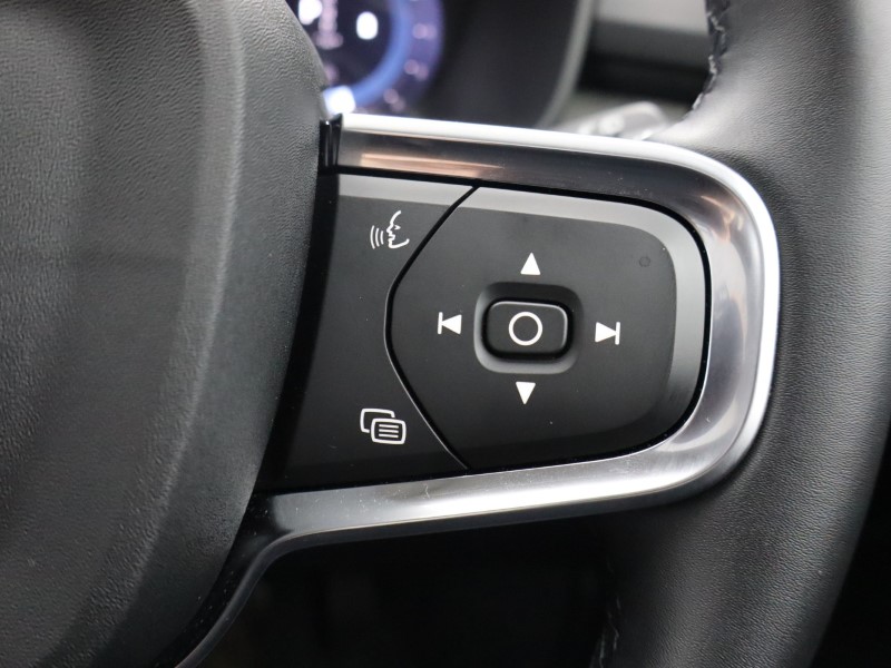 2025 (74) VOLVO XC40 2.0 B3P Ultra Dark 5dr Auto 4702499