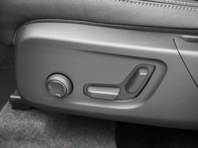 2025 (74) VOLVO XC40 2.0 B3P Ultra Dark 5dr Auto 4702487