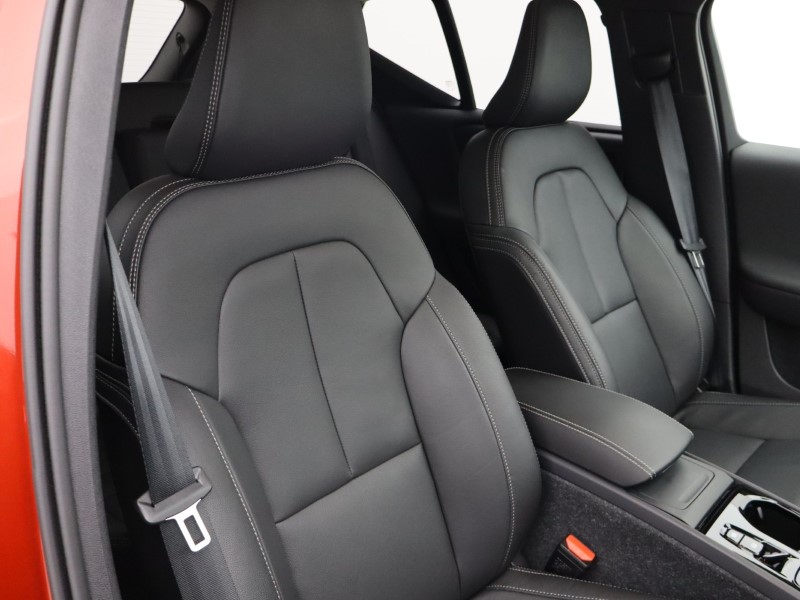 2025 (74) VOLVO XC40 2.0 B3P Ultra Dark 5dr Auto 4702483