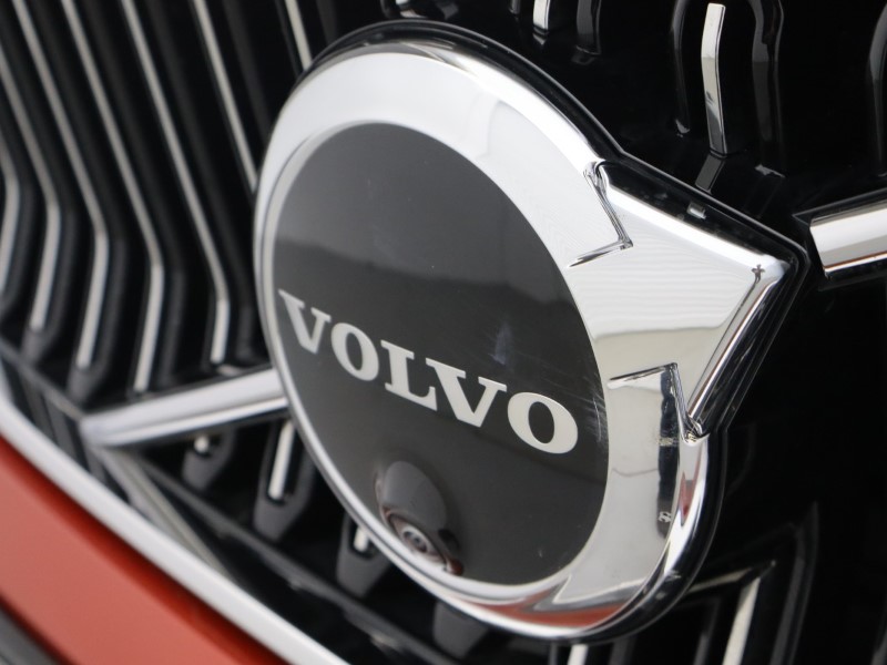 2025 (74) VOLVO XC40 2.0 B3P Ultra Dark 5dr Auto 4702513