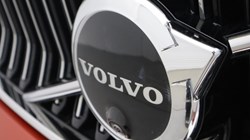 2025 (74) VOLVO XC40 2.0 B3P Ultra Dark 5dr Auto 4702513