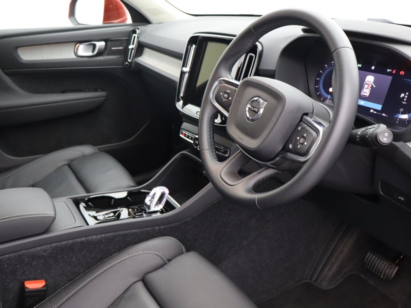 2025 (74) VOLVO XC40 2.0 B3P Ultra Dark 5dr Auto 4702484