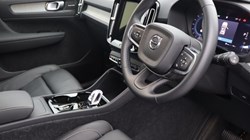 2025 (74) VOLVO XC40 2.0 B3P Ultra Dark 5dr Auto 4702484