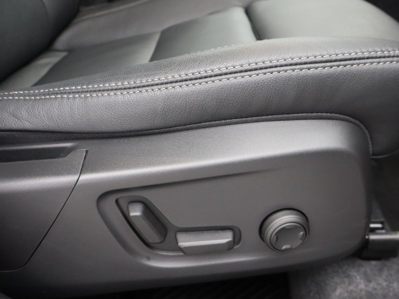 2025 (74) VOLVO XC40 2.0 B3P Ultra Dark 5dr Auto 4702481