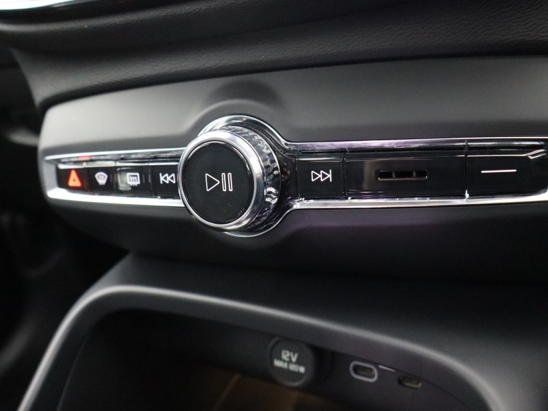 2025 (74) VOLVO XC40 2.0 B3P Ultra Dark 5dr Auto 4702506