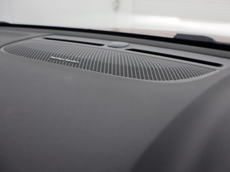 2025 (74) VOLVO XC40 2.0 B3P Ultra Dark 5dr Auto 4702510